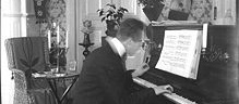 220px-Ilmari_Hannikainen_ja_piano
